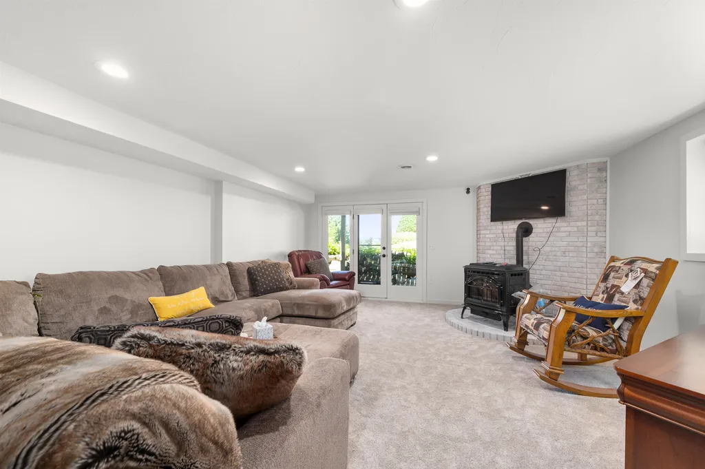 17 Crane Circle Laconia NH 03246