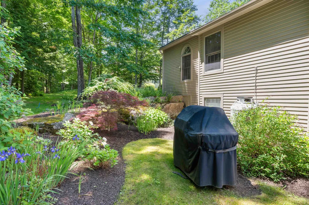 17 Crane Circle Laconia NH 03246