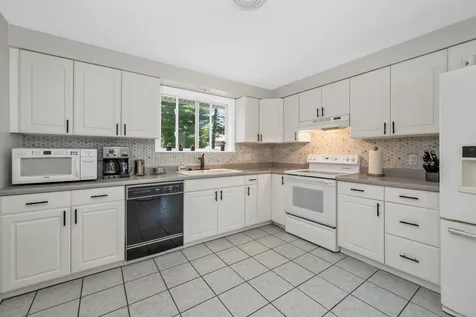 6 Longwood Road Salem NH 03079