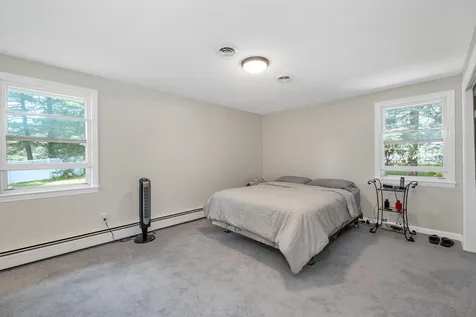 6 Longwood Road Salem NH 03079