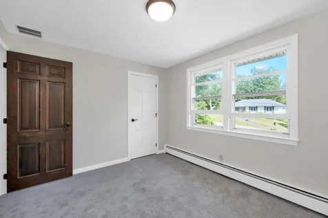 6 Longwood Road Salem NH 03079
