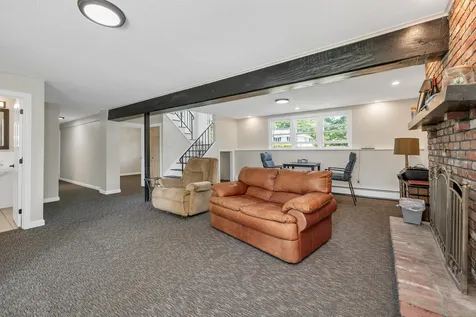 6 Longwood Road Salem NH 03079