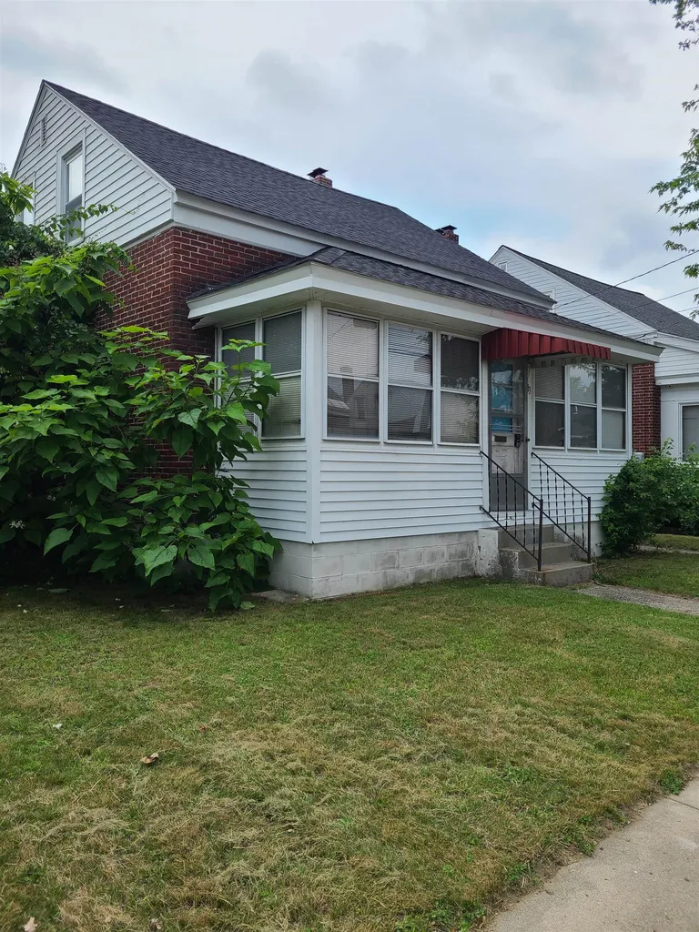 13 Grand Avenue Nashua NH 03060