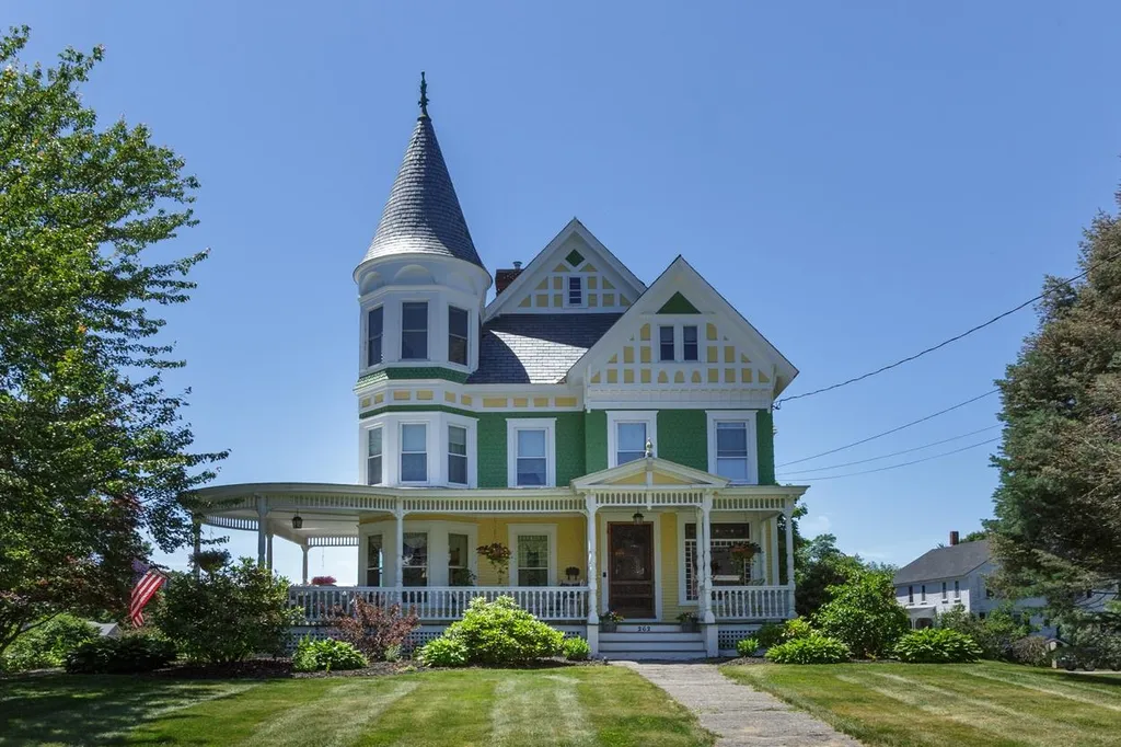 262 Pleasant Street Laconia NH 03246
