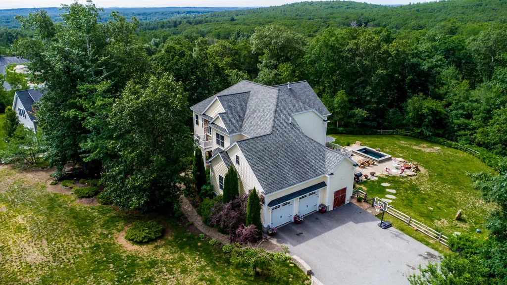 17 Burnham Road Windham NH 03087