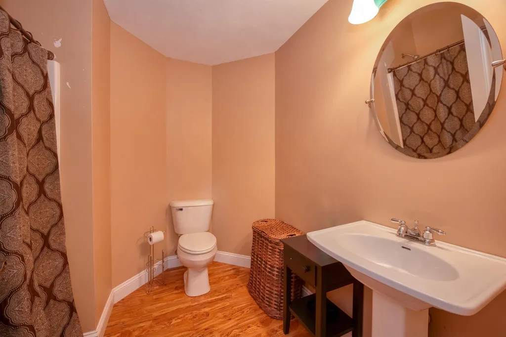 17 Burnham Road Windham NH 03087