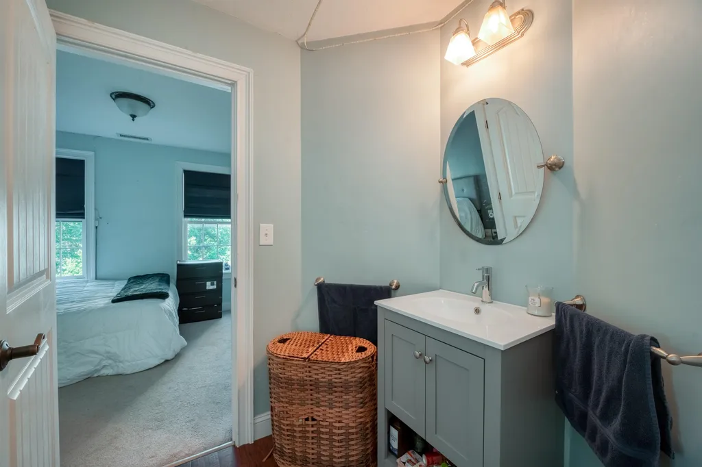 17 Burnham Road Windham NH 03087