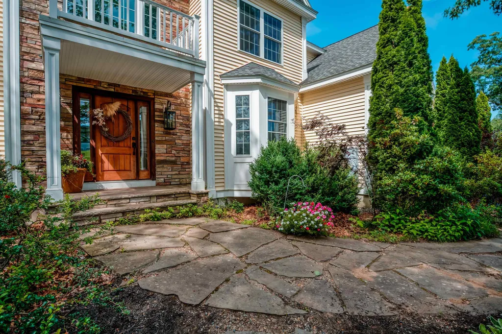 17 Burnham Road Windham NH 03087