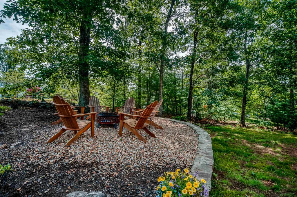 17 Burnham Road Windham NH 03087