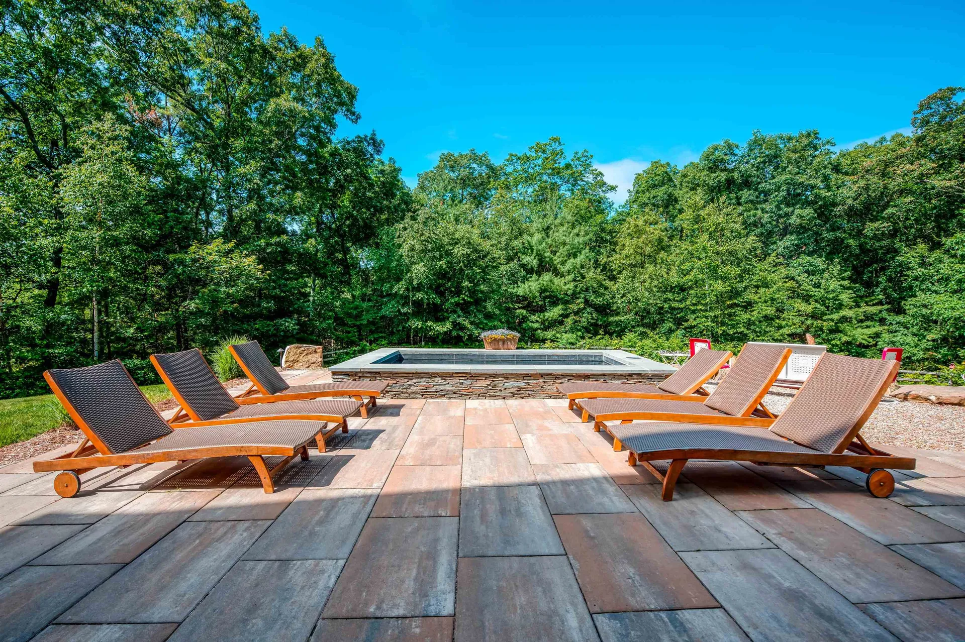 17 Burnham Road Windham NH 03087