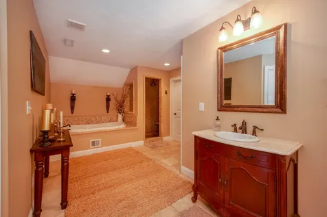 17 Burnham Road Windham NH 03087