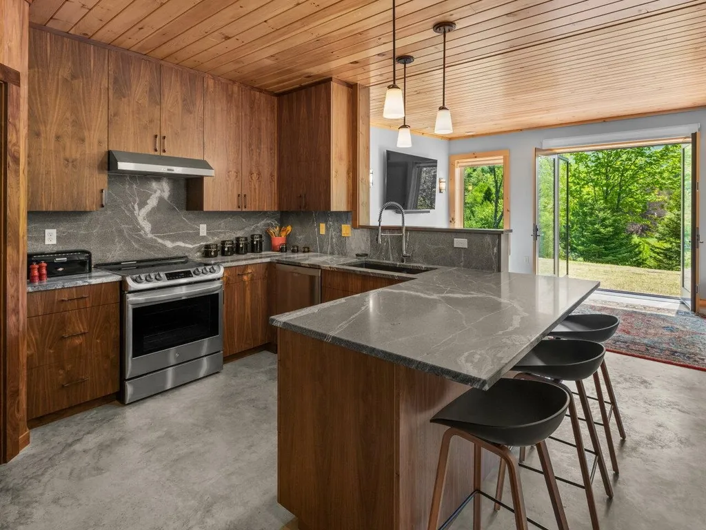 152 Wolf Lane Lincoln VT 05443
