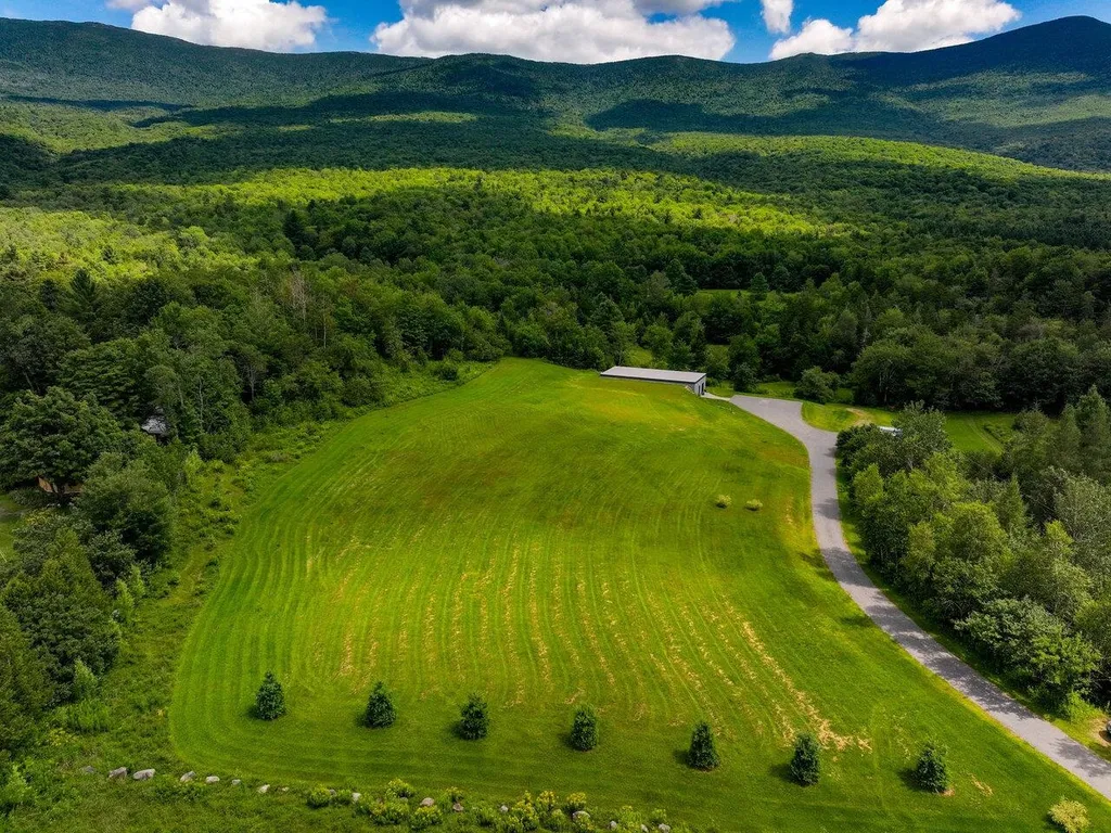 152 Wolf Lane Lincoln VT 05443
