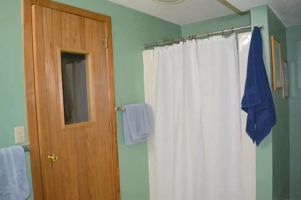847 Cove Drive Grantham NH 03753