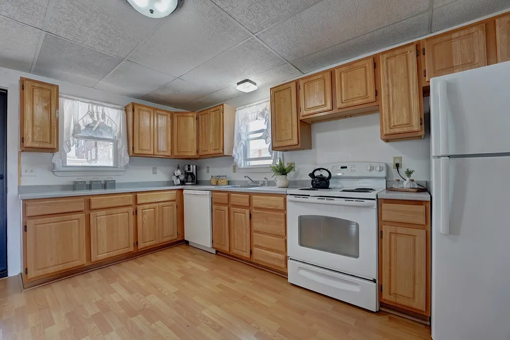 15 Boston Avenue Hampton NH 03842