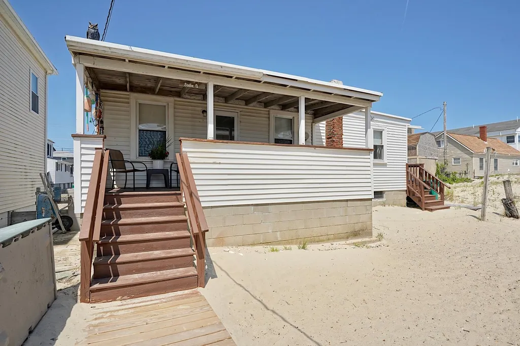 15 Boston Avenue Hampton NH 03842
