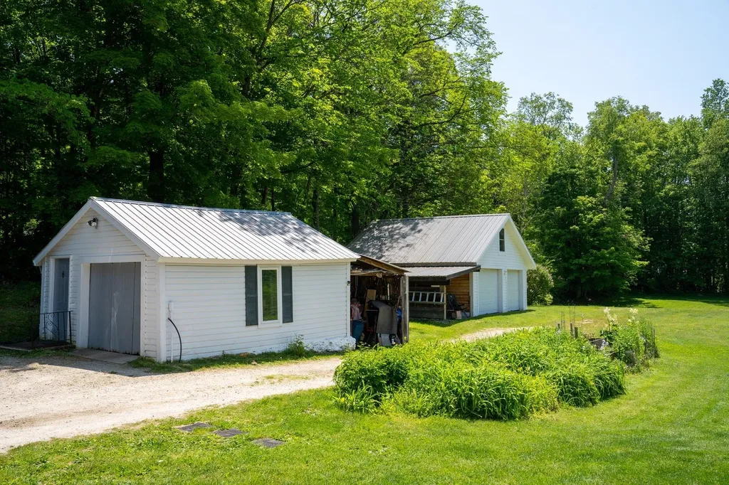 125 Chiselville Road Sunderland VT 05250