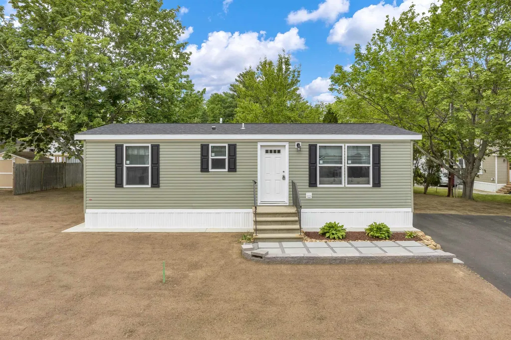 42 B Street Seabrook NH 03874