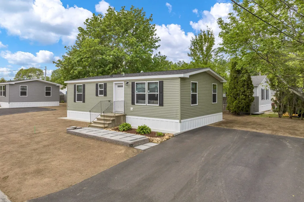 42 B Street Seabrook NH 03874