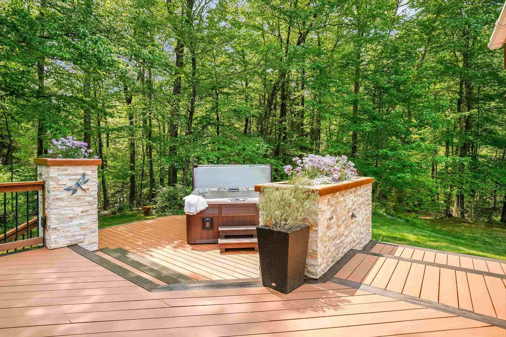 81 Old Amherst Road Mont Vernon NH 03057