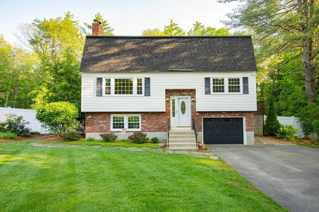 3 Mckinley Avenue Londonderry NH 03053