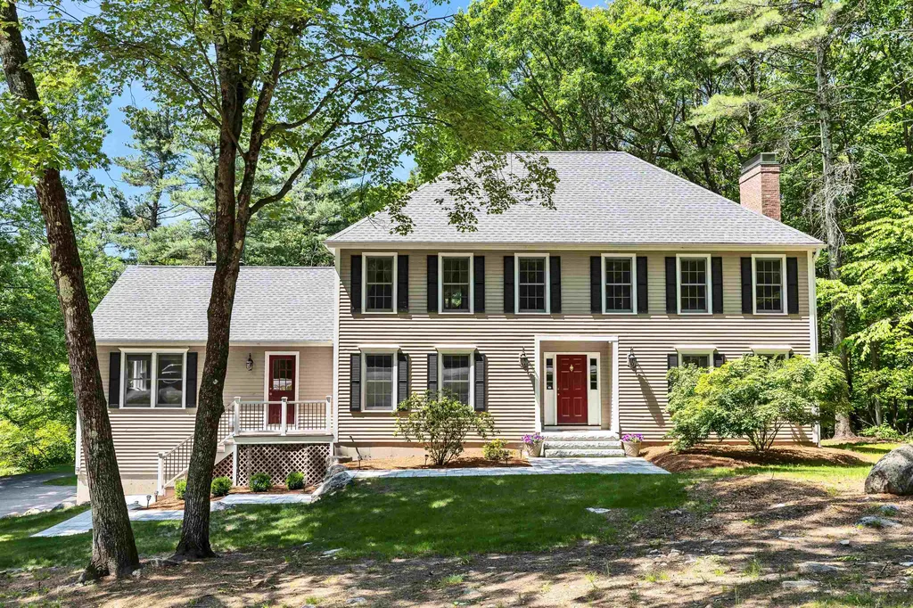 163 Hitching Post Lane Bedford NH 03110