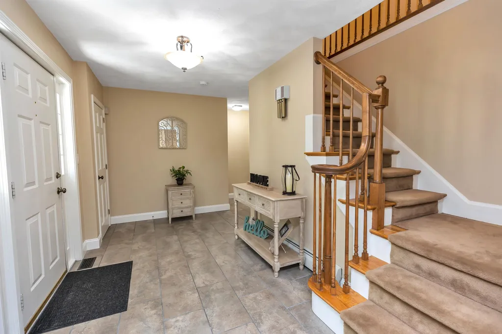 163 Hitching Post Lane Bedford NH 03110