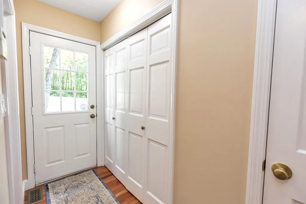 163 Hitching Post Lane Bedford NH 03110