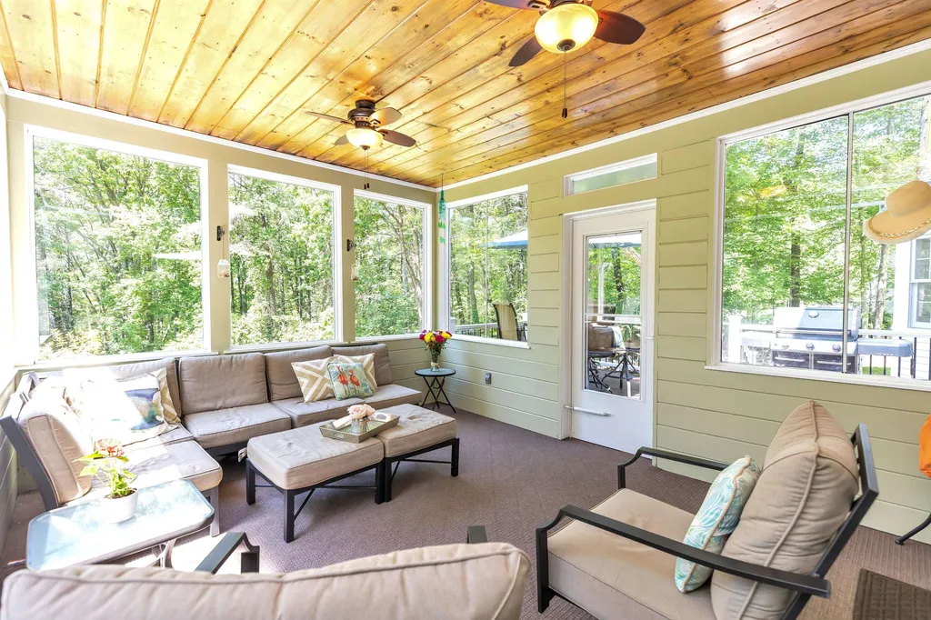 163 Hitching Post Lane Bedford NH 03110