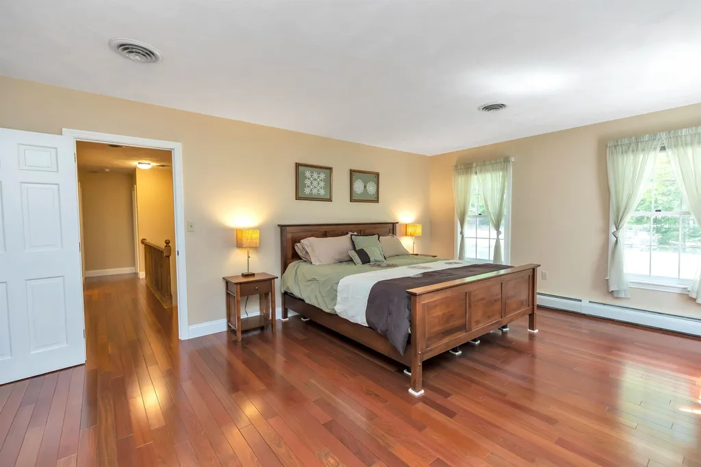 163 Hitching Post Lane Bedford NH 03110