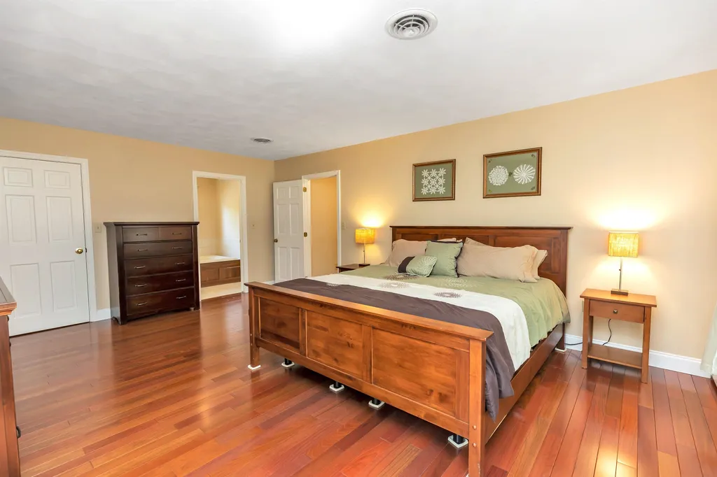 163 Hitching Post Lane Bedford NH 03110