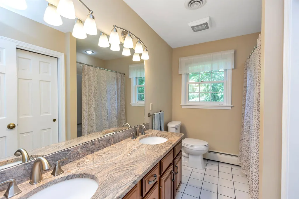 163 Hitching Post Lane Bedford NH 03110