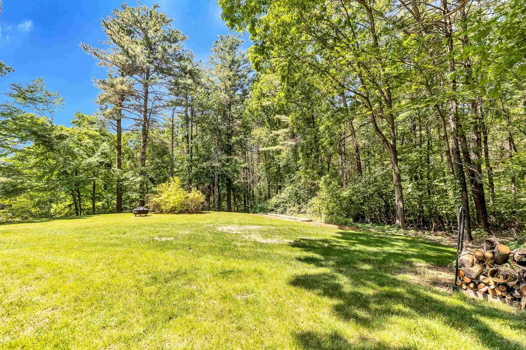 163 Hitching Post Lane Bedford NH 03110