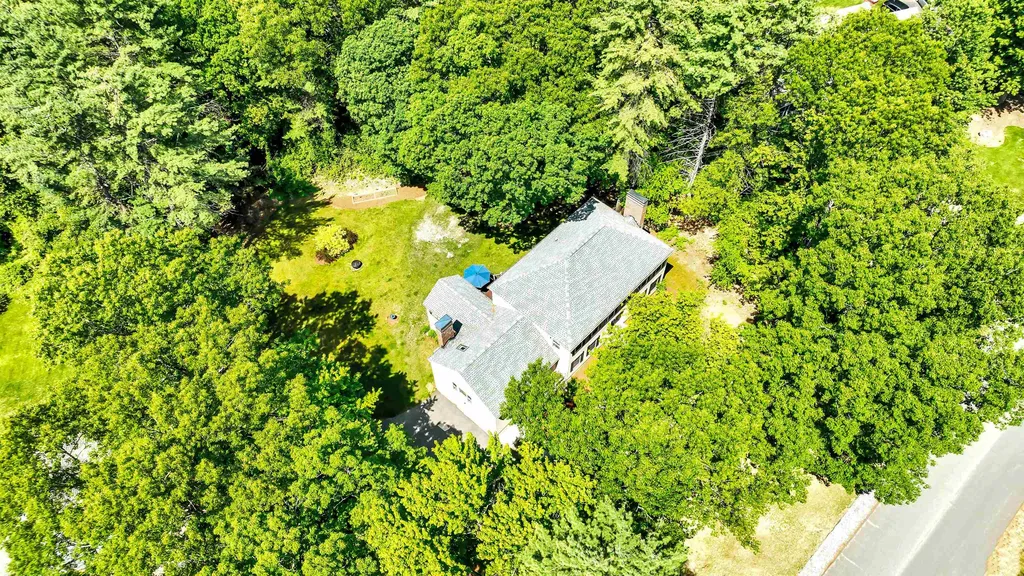 163 Hitching Post Lane Bedford NH 03110