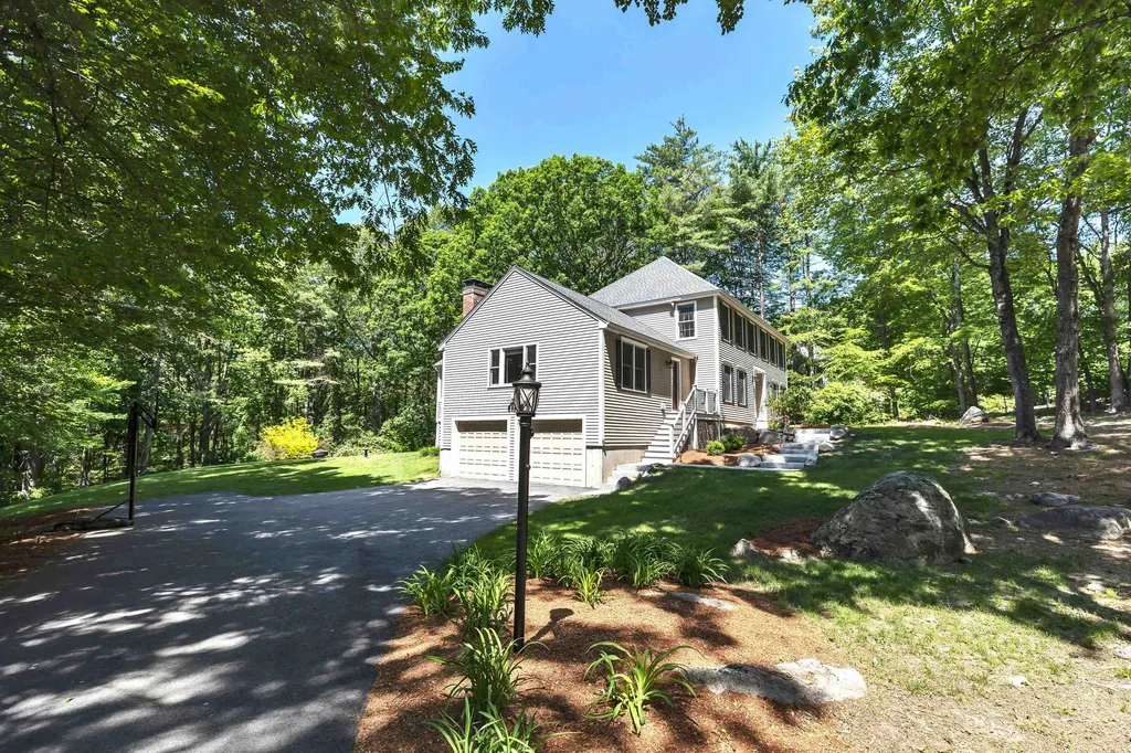 163 Hitching Post Lane Bedford NH 03110