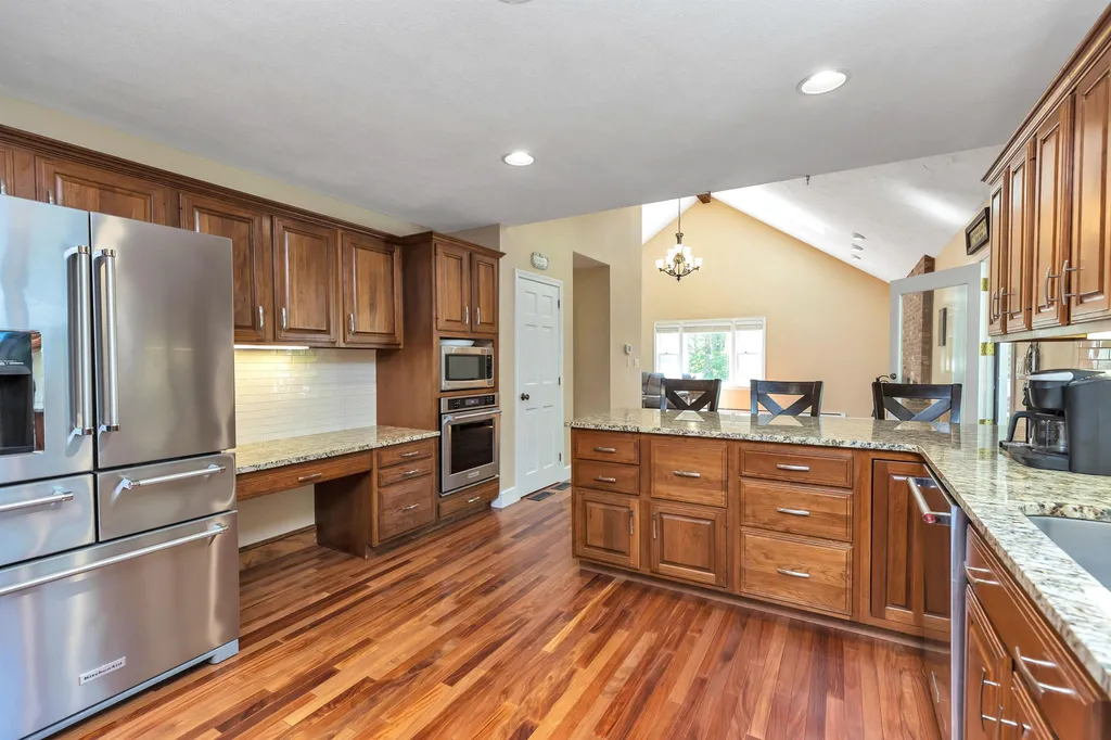 163 Hitching Post Lane Bedford NH 03110