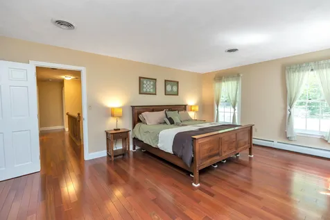 163 Hitching Post Lane Bedford NH 03110
