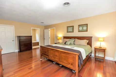 163 Hitching Post Lane Bedford NH 03110