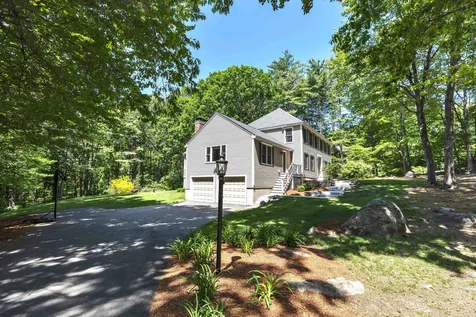 163 Hitching Post Lane Bedford NH 03110