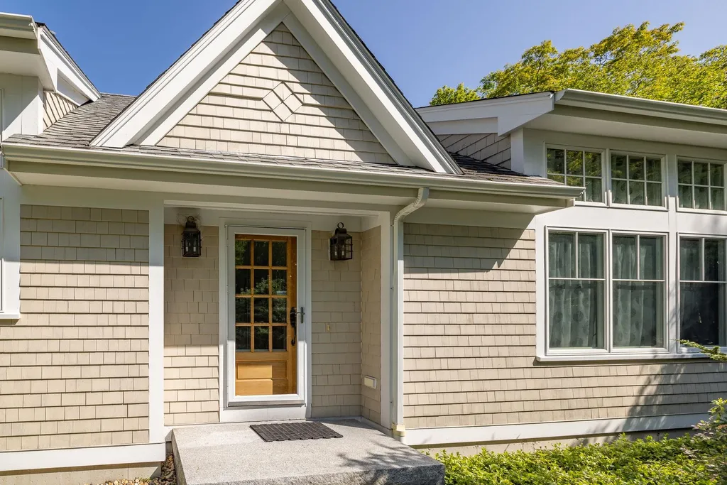 7 Locke Road New Castle NH 03854