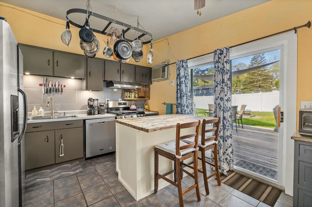 28 Morningside Drive Dover NH 03820