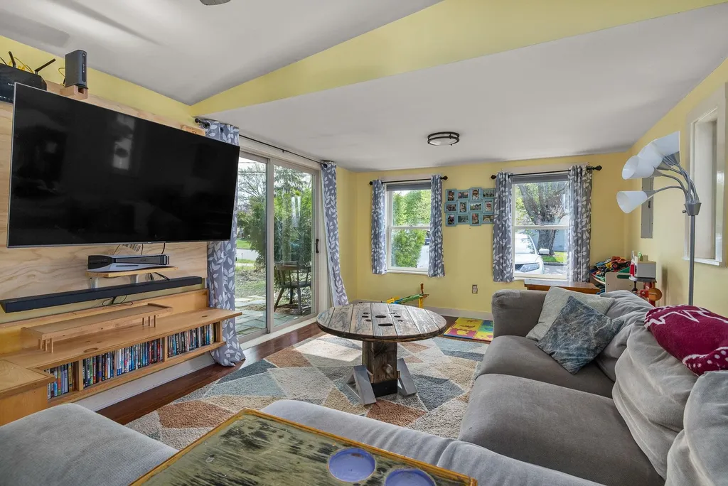 28 Morningside Drive Dover NH 03820