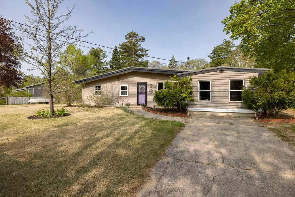 28 Morningside Drive Dover NH 03820