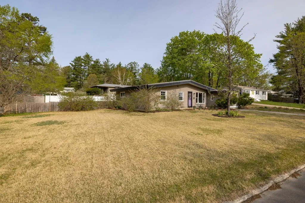 28 Morningside Drive Dover NH 03820