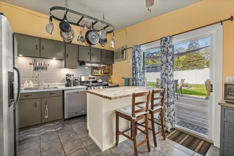28 Morningside Drive Dover NH 03820