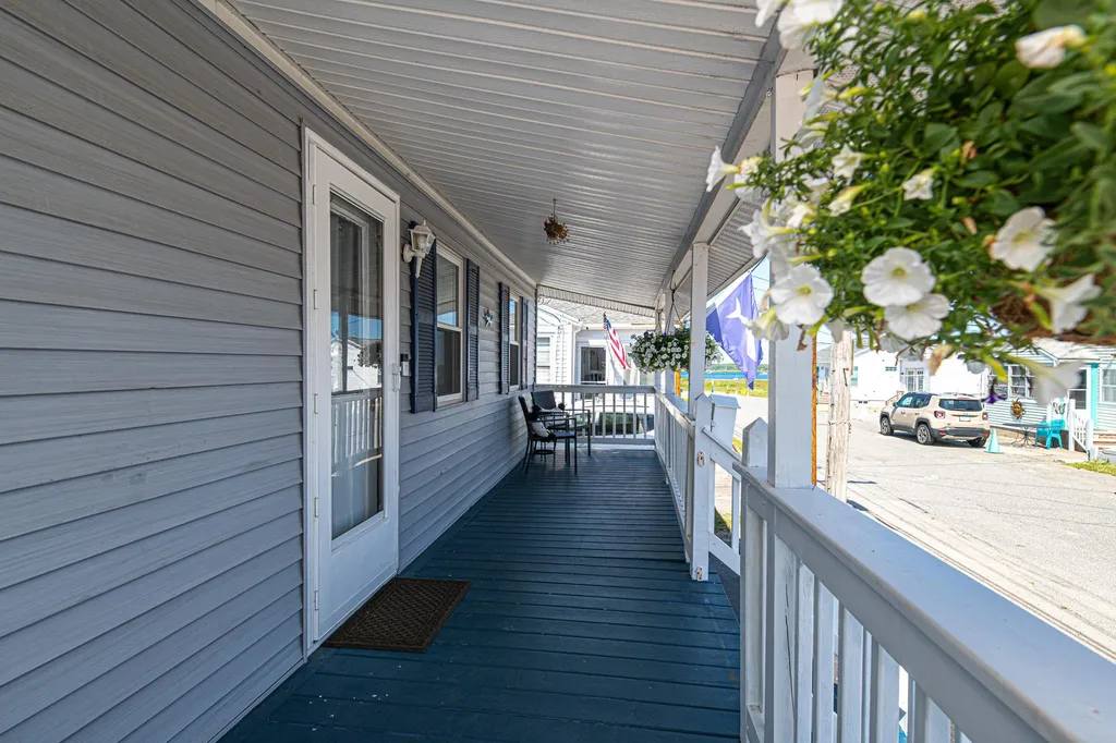 9 Bragg Avenue Hampton NH 03842