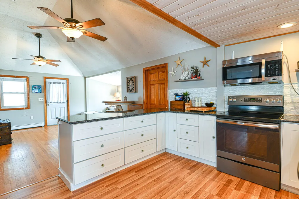 9 Bragg Avenue Hampton NH 03842