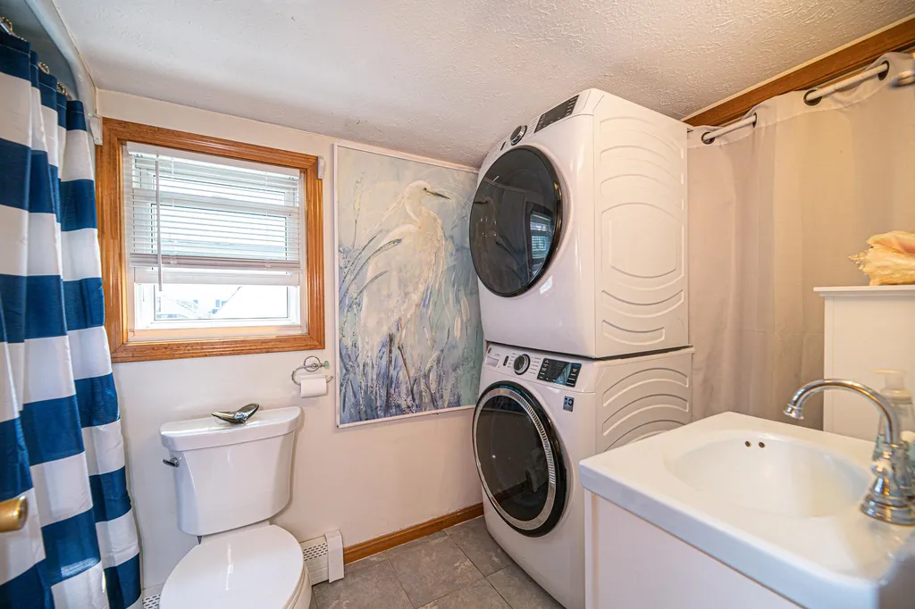 9 Bragg Avenue Hampton NH 03842