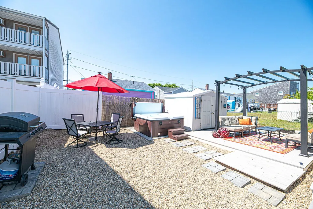 9 Bragg Avenue Hampton NH 03842