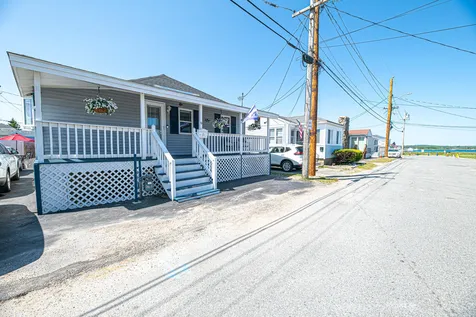 9 Bragg Avenue Hampton NH 03842